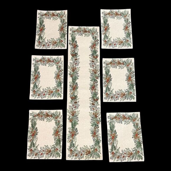 Vintage Christmas Table Placemats and Runner Cream with Wreath Design Cotton - Picture 1 of 11